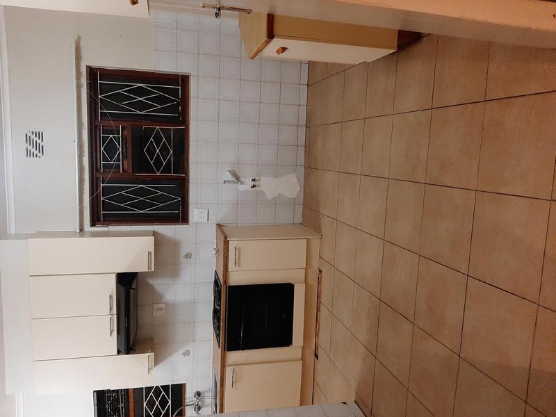 To Let 4 Bedroom Property for Rent in Goodwood Central Western Cape